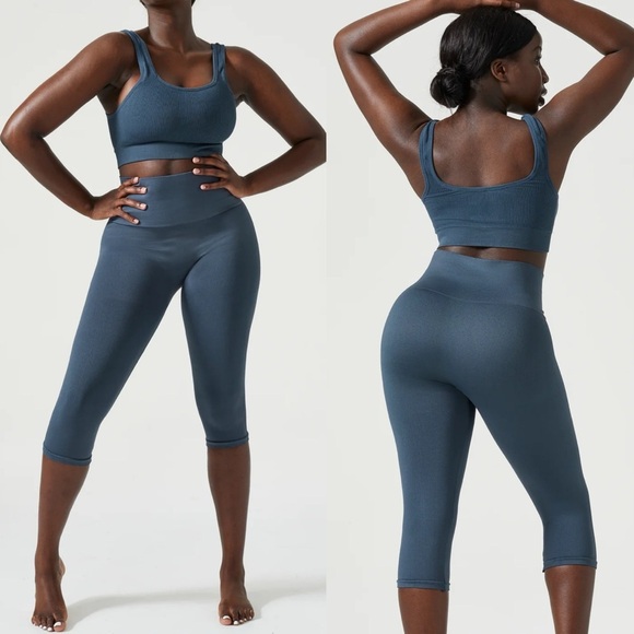 NWT Blanqi Hipster Support Capri Leggings Storm Blue Sz M Workout Gym - Picture 1 of 12